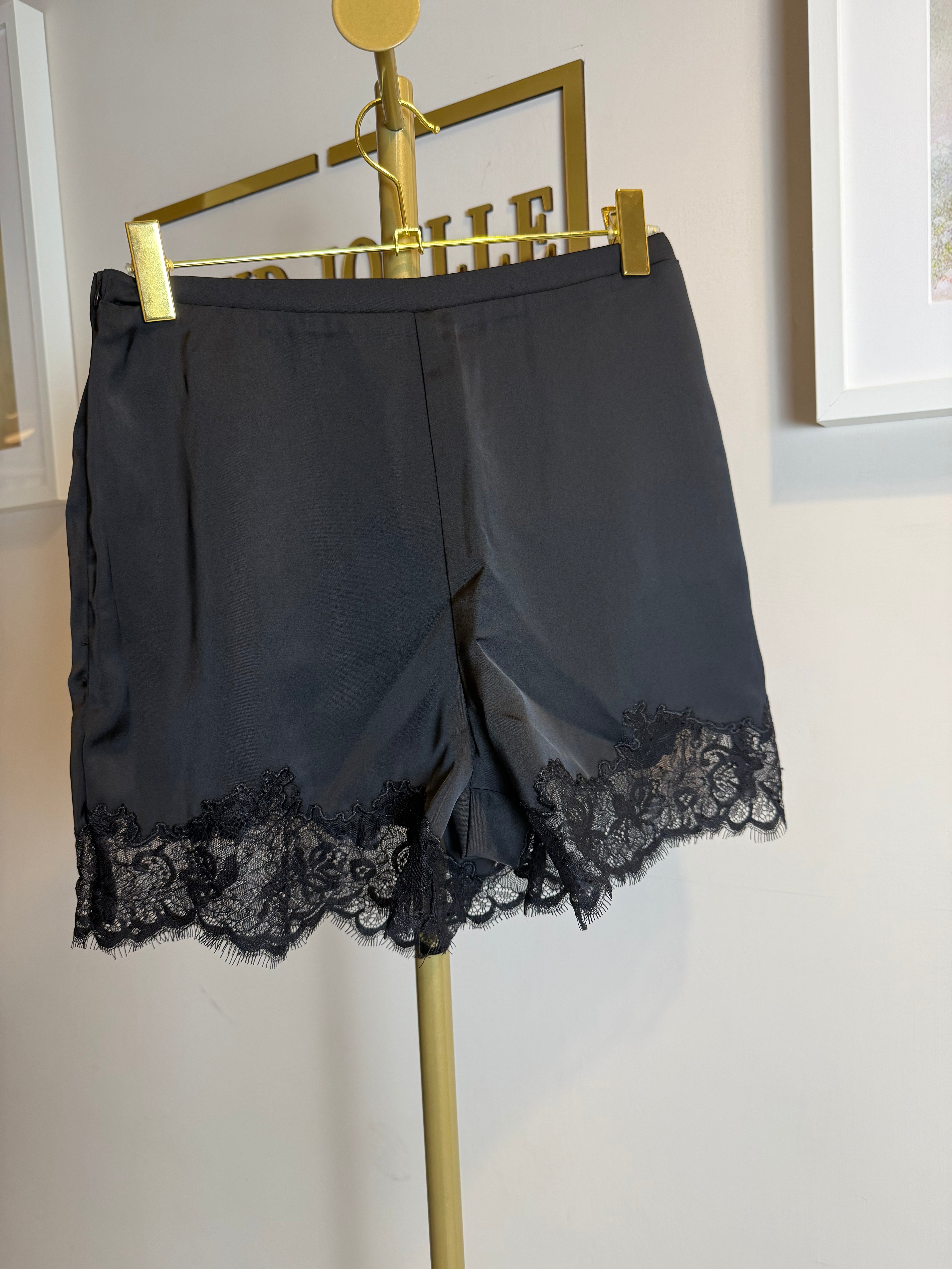 Shorts raso e pizzo con cerniera